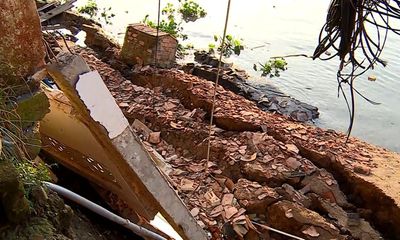 Sạt lở bờ kè ở Vĩnh Long: Sập 1 căn nhà, hàng chục hộ dân phải di dời