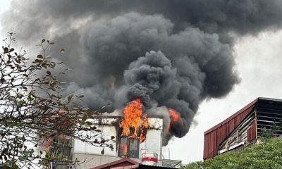 Hà Nội: Căn nhà ở phố cổ bốc cháy ngùn ngụt chiều 29 Tết 