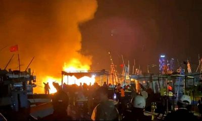 Đà Nẵng: 3 tàu cá bất ngờ bốc cháy khi đang neo đậu 