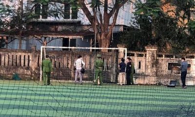 Thừa Thiên - Huế: Học sinh lớp 12 bị xà ngang cầu môn đè tử vong khi đá bóng