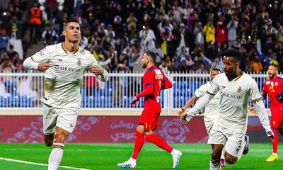Ronaldo tỏa sáng với cú hat-trick giúp đội Al-Nassr giành ngôi đầu bảng