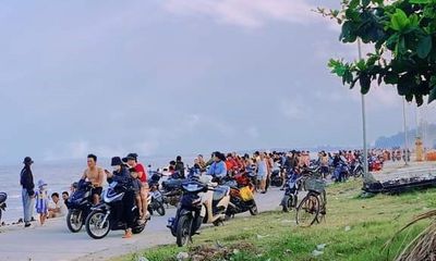 Quảng Bình: Hai thanh niên đuối nước khi đi tắm biển, tử vong thương tâm