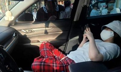 Vụ nữ tài xế cố thủ trong xe sau khi vượt đèn đỏ: Công an tạm giữ ô tô 