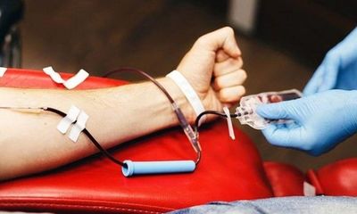 Tin thời sự mới nóng nhất 25/5: Giám đốc bệnh viện hiến máu, cứu sản phụ sinh con lần 5