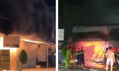 Tiền Giang: Cháy rụi hai ki ốt buôn bán quần áo và phụ kiện điện thoại 