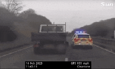 Video: Xe tải đâm văng xe cảnh sát rồi bỏ chạy và cái kết