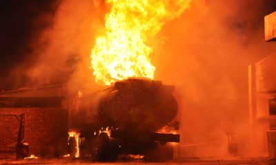 Pakistan: Xe khách va chạm xe chở xăng, 20 người bị chết cháy