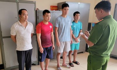 Bắt 5 nhân viên bốc xếp ở sân bay Nội Bài, phá khoá vali ký gửi để trộm cắp