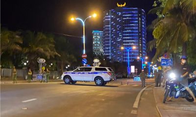 Vụ lái ô tô đâm thủng cổng trụ sở UBND tỉnh Khánh Hòa: Sức khỏe của tài xế ra sao?