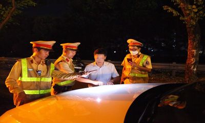 Chủ tịch phường ở Hà Nội không chịu đo nồng độ cồn, bị xử phạt 56 triệu đồng 