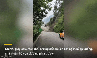 Video: Đất đá trên núi đổ xuống đường suýt đè trúng ô tô 