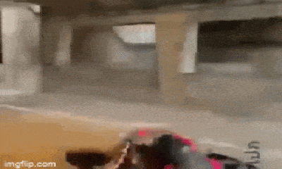 Video: Bốc đầu xe máy 