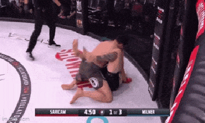 Video: Võ sĩ MMA tung ra đòn quét trụ, hạ đối thủ chỉ trong vỏn vẹn 15 giây