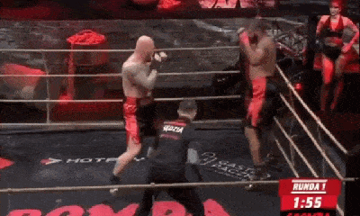 Video: Vừa nhập cuộc, cao thủ kickboxing bị đấm gục chỉ sau 6 giây, phải rời sàn đấu bằng cáng