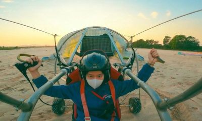 Nữ sinh ĐH Quốc gia Hà Nội trở thành nữ phi công bay dù lượn động cơ đầu tiên của Việt Nam