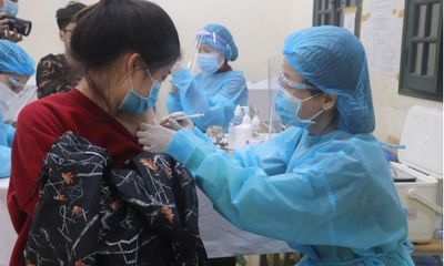 Hà Nội: Học sinh lớp 6 tiêm vaccine COVID-19 từ ngày 17/4