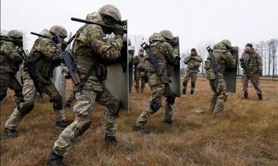 Ukraine ban hành lệnh giới nghiêm gần biên giới