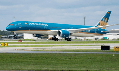 Cổ phiếu của Vietnam Airlines bị đưa vào diện kiểm soát do lỗ liên tục