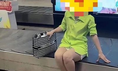 Lại thêm trường hợp nữ hành khách thả dáng trên băng chuyền hành lý ở sân bay