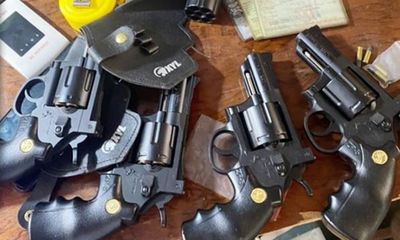 Đồng Nai: Bắt giữ đối tượng tàng trữ trái phép chất ma túy và 4 khẩu súng rulo