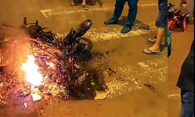 Bình Phước: Hai nhóm thanh niên hỗn chiến, đốt xe máy náo loạn đường phố