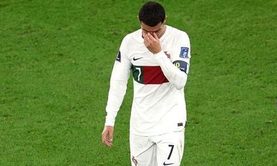 Bồ Đào Nha vỡ giấc mộng World Cup, Ronaldo gửi 
