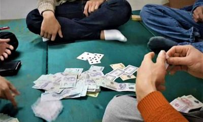 Hải Phòng: Bắt quả tang trạm trưởng trạm y tế đánh bạc trong tiệm tạp hóa