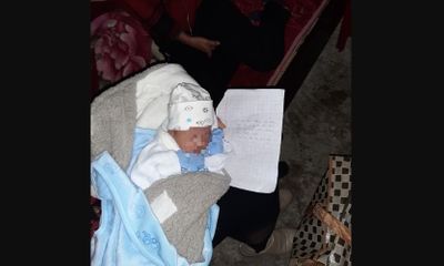 Hà Tĩnh: Bé sơ sinh bị bỏ rơi trước cổng nhà dân