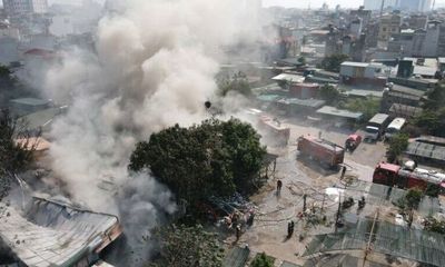 Hà Nội: Cháy dữ dội kho xưởng ở quận Hoàng Mai