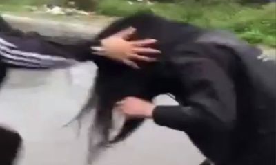 Thanh Hóa: Nhóm nữ sinh đánh người giao hàng rồi quay clip