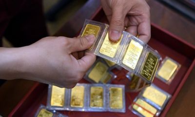 Giá vàng hôm nay 13/4: Giá vàng thế giới tăng vọt, vàng SJC giữ mốc 67,02 triệu đồng