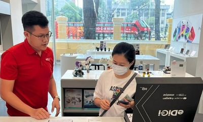 Vì sao cửa hàng Apple của tỷ phú Jonathan Hạnh Nguyễn dừng hoạt động?
