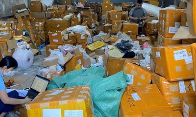 Hà Nội: Phá kho hàng đồ gia dụng, mỹ phẩm không rõ xuất xứ bán qua mạng