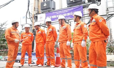 Thị trường - Tổng công ty Điện lực Hà Nội nói gì về việc nhiều nơi bị cắt điện giữa ngày nắng nóng?