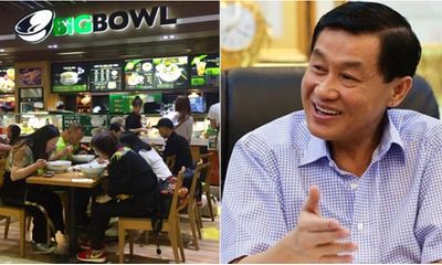 “Vua hàng hiệu” Johnathan Hạnh Nguyễn kiếm bộn tiền từ bán phở tại sân bay
