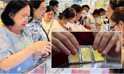 Vàng miếng SJC rớt giá mạnh ngày vía Thần Tài, sáng mua chiều lỗ ngay hơn 1 triệu đồng/lượng