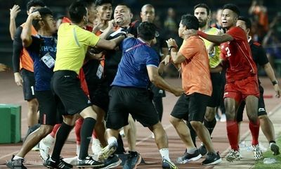 Bóng đá - LĐBĐ Thái Lan ra quyết định phạt HLV và cầu thủ ẩu đả trong trận chung kết SEA Games 32