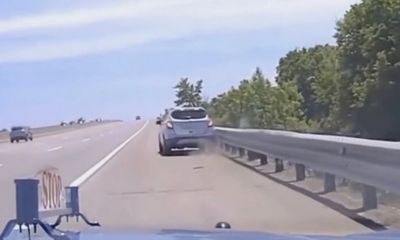 Cậu bé 10 tuổi lấy trộm và lái xe ô tô với tốc độ cao trên đường cao tốc Mỹ