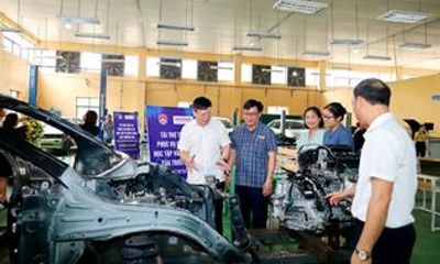 Xã hội - Honda Việt Nam tặng xe ô tô, động cơ và thiết bị kỹ thuật cho các trường cao đẳng dạy nghề