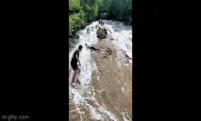 Video: Du khách thoát chết thần kỳ sau khi rơi xuống thác nước