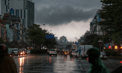 Cảnh báo mưa dông và gió giật mạnh ở khu vực nội thành Hà Nội
