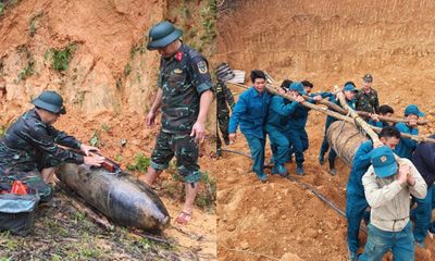 Đào móng xây nhà, người dân ở Nghệ An bàng hoàng phát hiện bom 