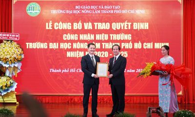 PGS ngành Thú y tiếp nhận quyết định công nhận Hiệu trưởng Trường Đại học Nông Lâm TP.HCM