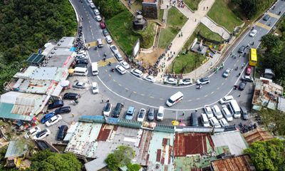 Tình trạng giao thông hỗn loạn ngày cuối tuần trên đỉnh đèo Hải Vân