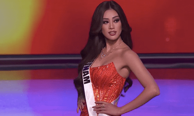 Khánh Vân ghi điểm nhờ hành động tinh tế, diện váy dạ hội lộng lẫy tại bán kết Miss Universe 2020 