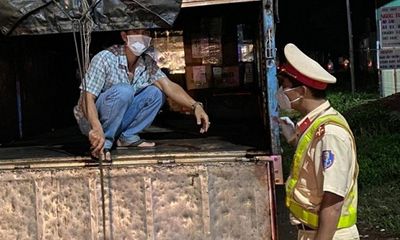 Đắk Nông: Trốn trong thùng xe tải để tránh chốt kiểm dịch COVID-19