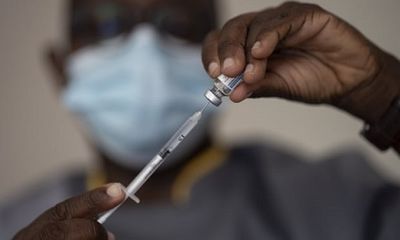 WHO lên án các nước giàu vội vàng tiêm mũi vaccine ngừa COVID-19 tăng cường