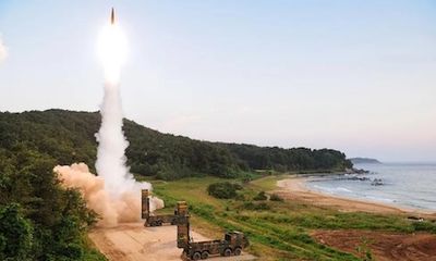 Hàn Quốc phát triển tên lửa mang đầu đạn nặng tới 3 tấn để răn đe Triều Tiên