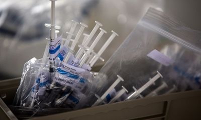 Các nước giàu có thể dư thừa đến 1,2 tỷ liều vaccine ngừa COVID-19 