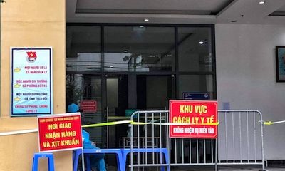 Hà Nội: Cách ly tạm thời chung cư hơn 1000 dân vì liên quan ca nghi mắc COVID-19